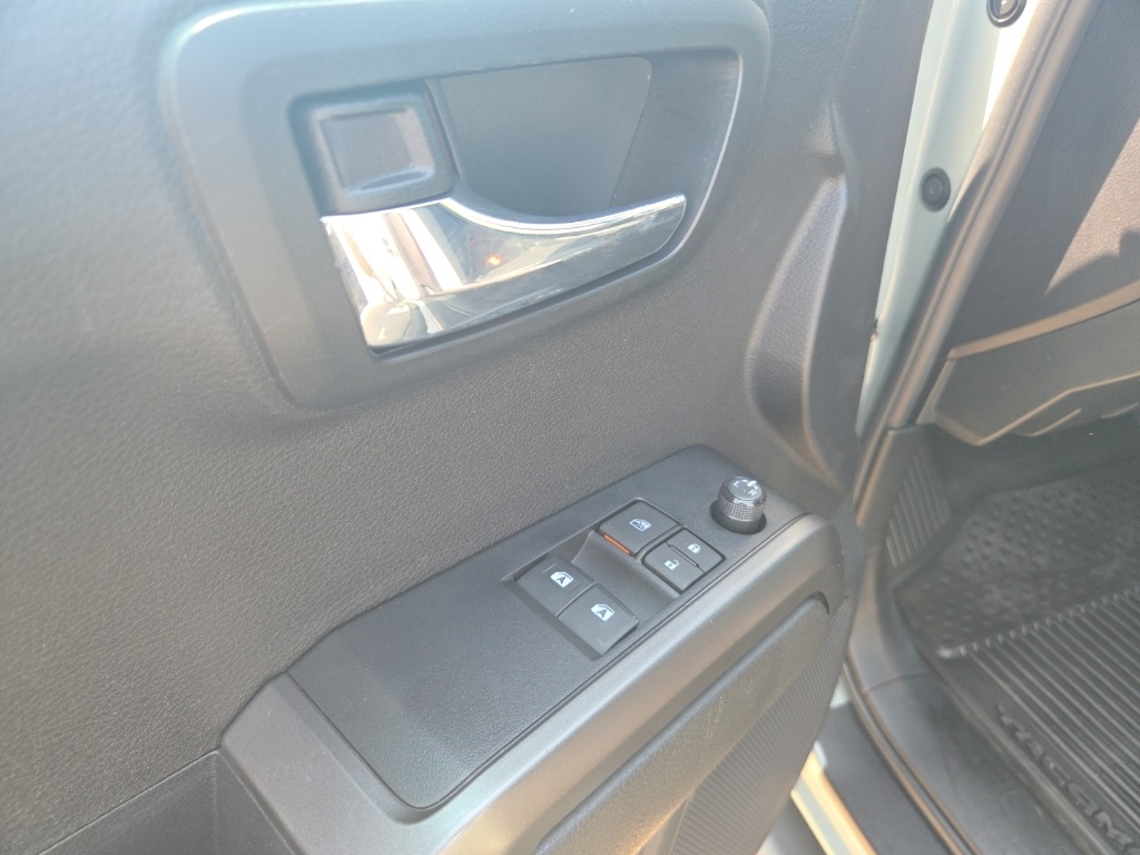 2023 Toyota Tacoma TRD Off-Road photo 14