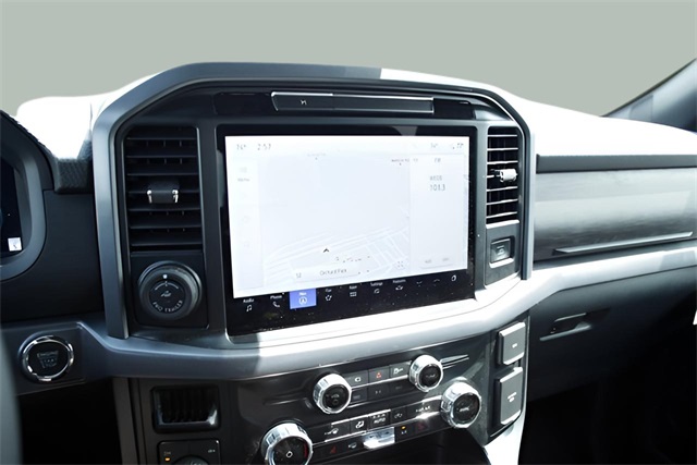 2025 Ford F-150 XLT photo 3