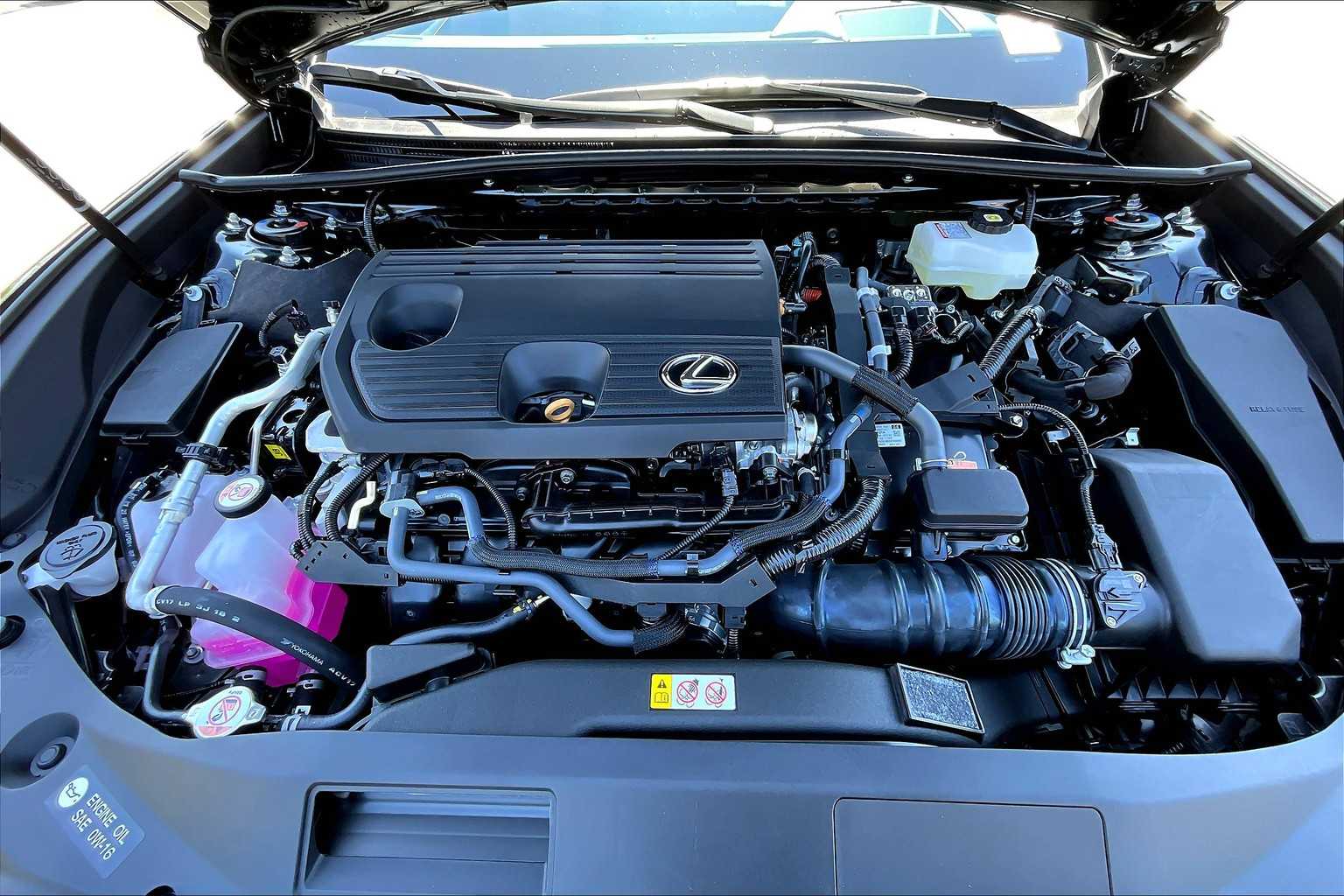 2025 Lexus ES 300h photo 16