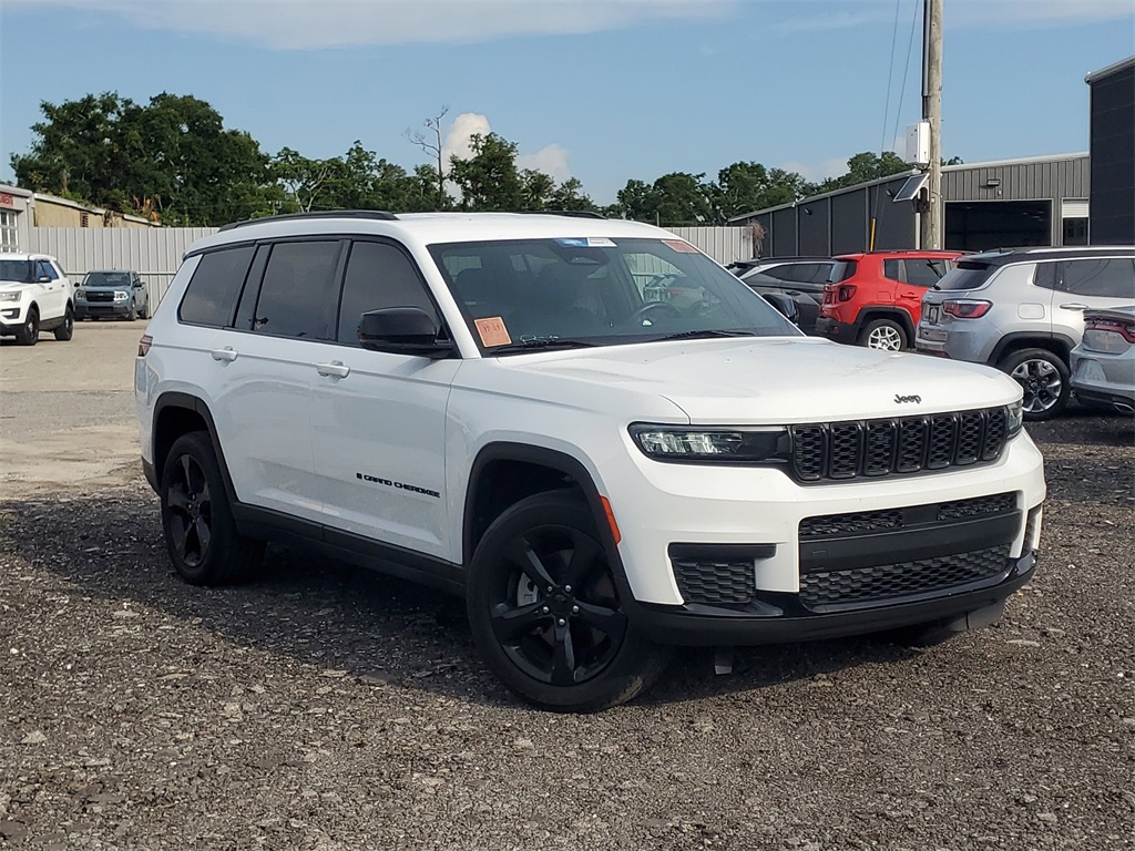 2022 Jeep Grand Cherokee Altitude photo 36