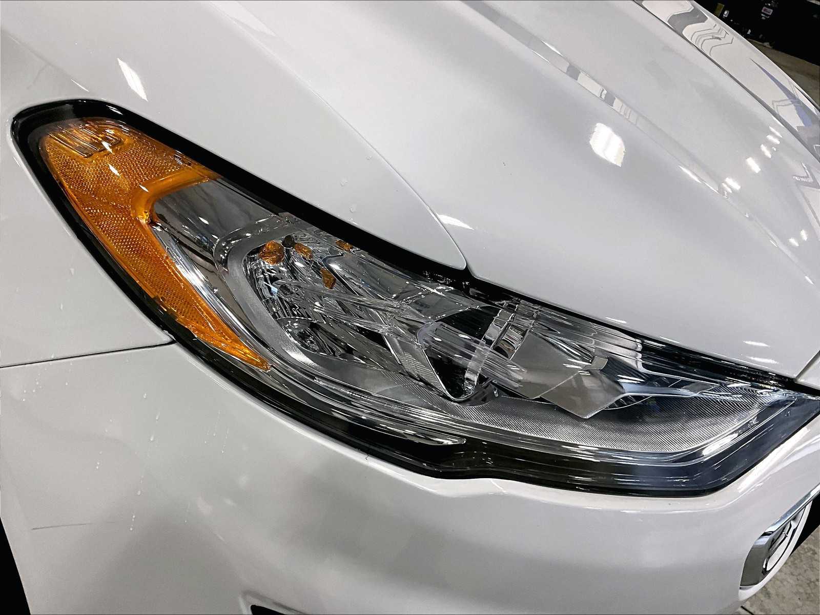 2019 Ford Fusion SE photo 32