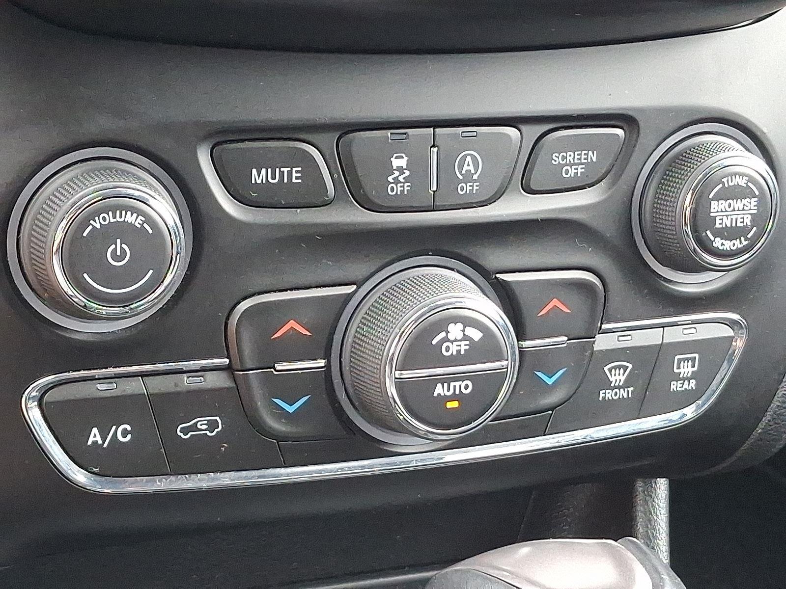2022 Jeep Cherokee Latitude Lux photo 16