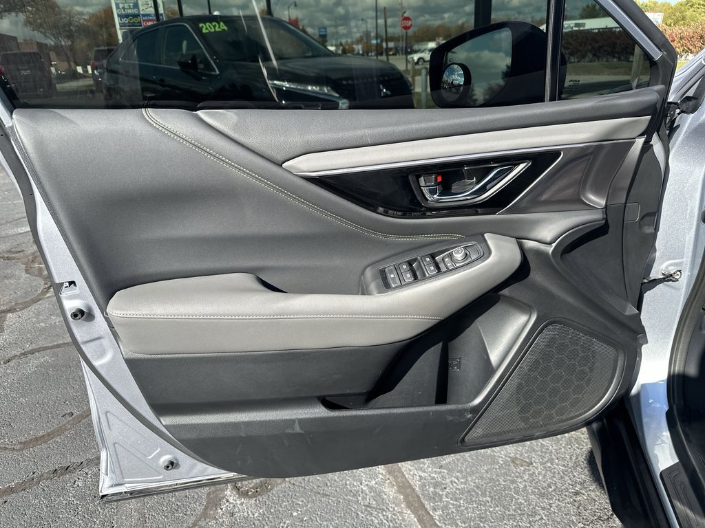 2023 SUBARU OUTBACK - Image 18
