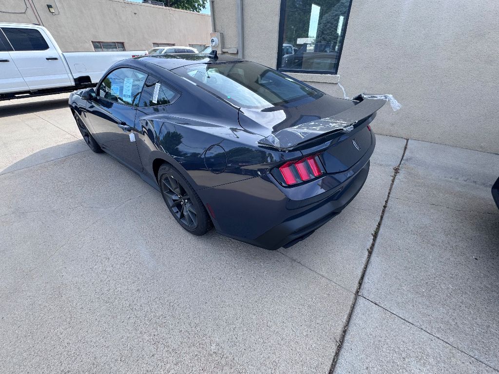 2025 Ford Mustang Dark Horse Premium photo 4