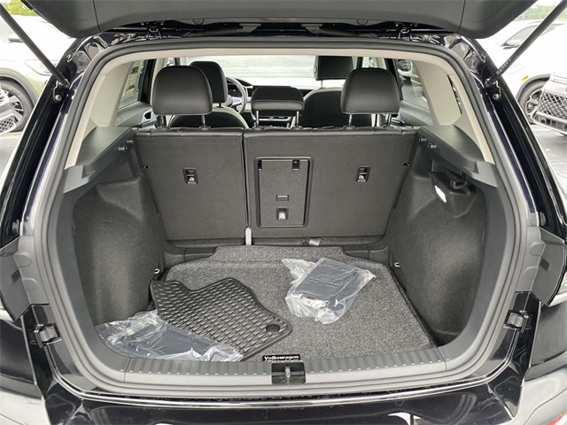 2025 Volkswagen Taos SE photo 8