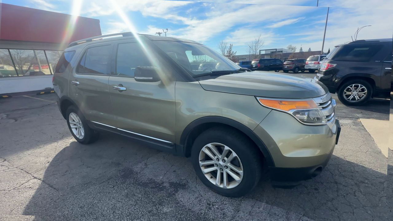 2013 Ford Explorer XLT photo 2