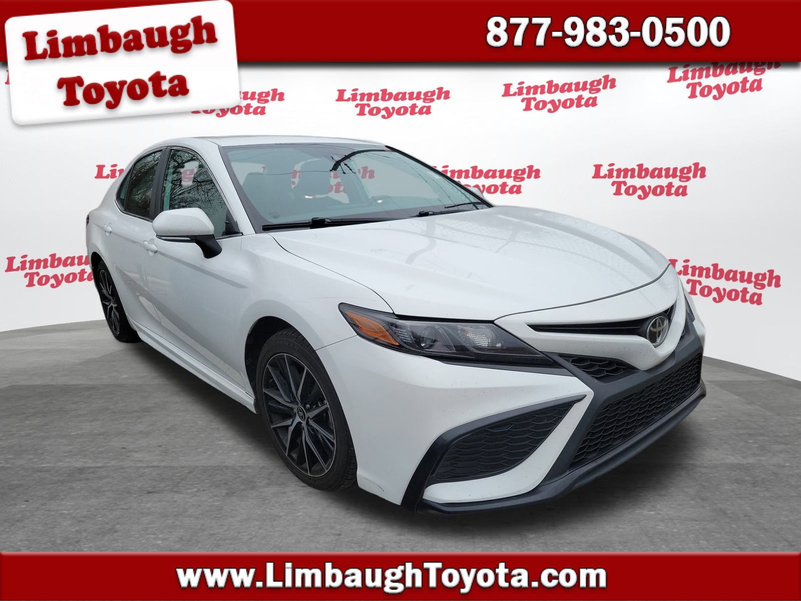 2024 Toyota Camry SE's photo