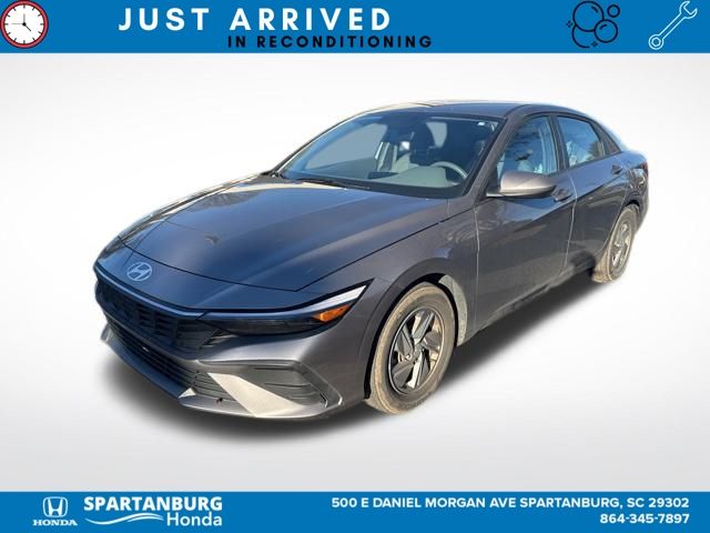 2024 Hyundai Elantra SE's photo