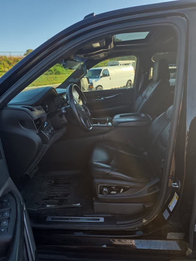 2016 Cadillac Escalade ESV Platinum photo 5