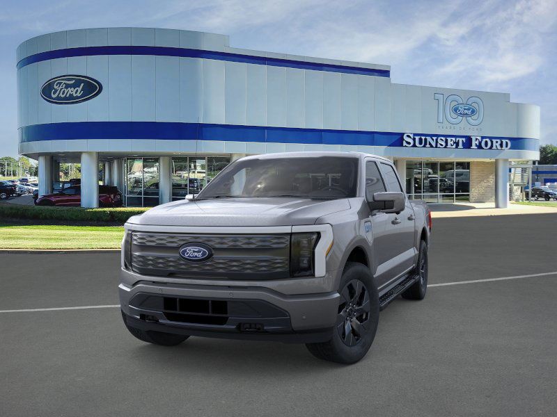 2025 Ford F-150 Lightning Lariat photo 2