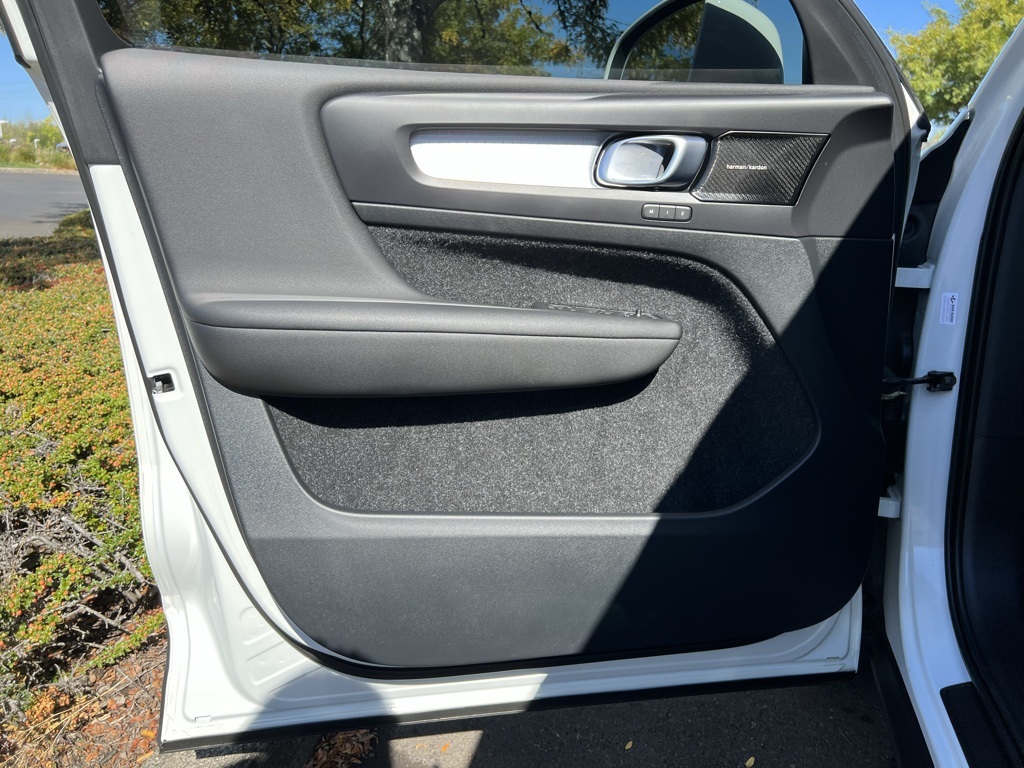 2019 Volvo XC40 T5 Momentum photo 10