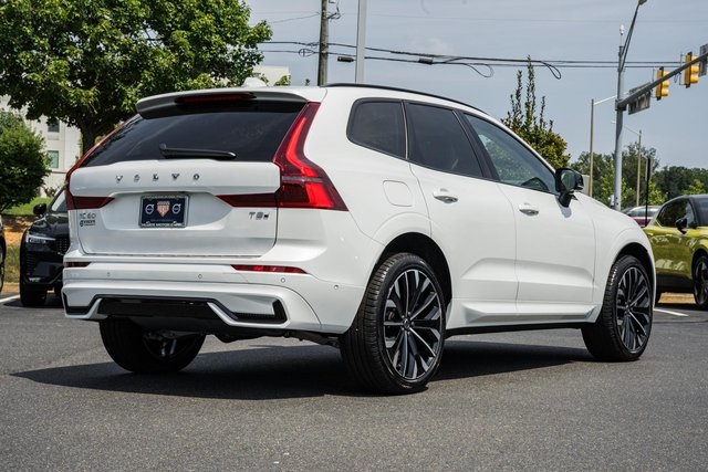 2026 Volvo XC60 Hybrid T8 photo 4