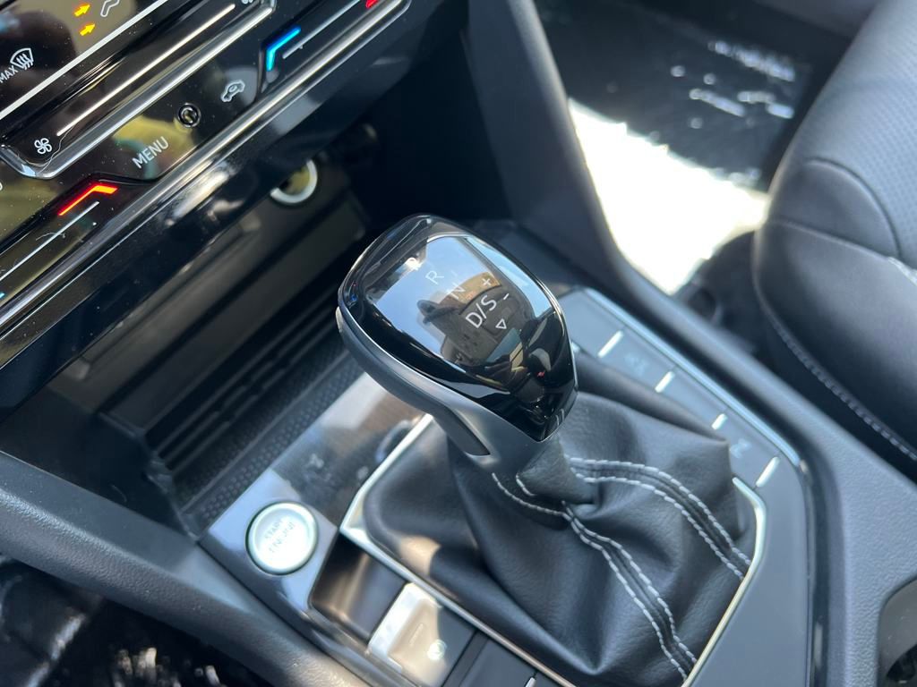 2025 Volkswagen Taos SEL photo 2