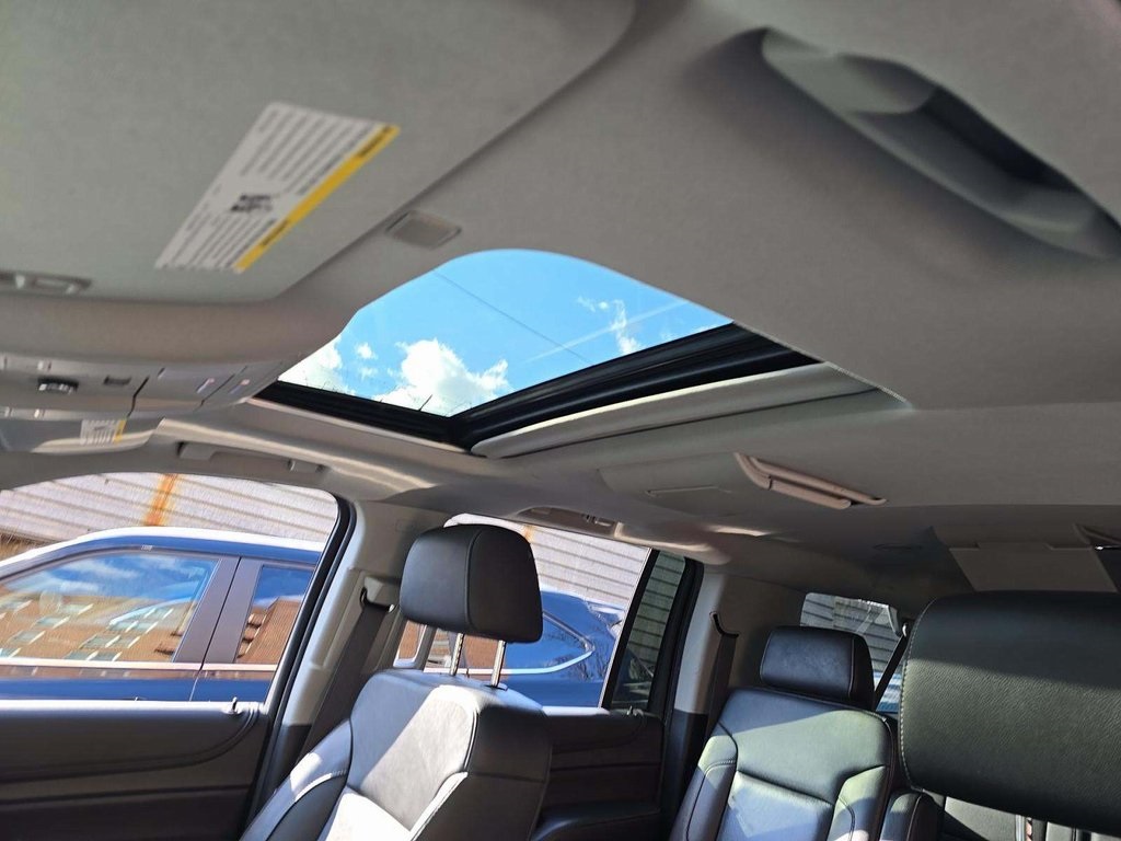 2020 Chevrolet Suburban LT photo 3