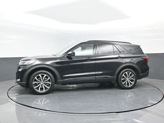 2025 Ford Explorer ST-Line photo 2