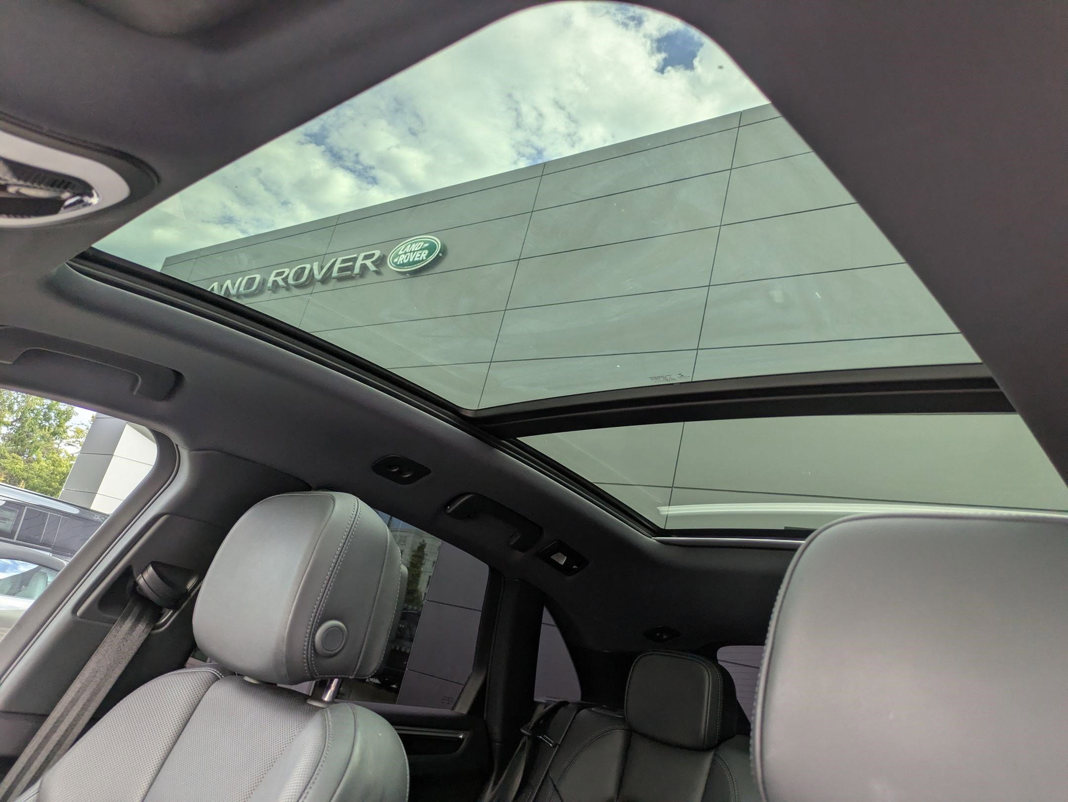2023 Porsche Macan T photo 23