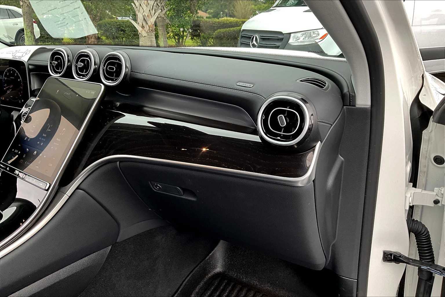2024 Mercedes Benz GLC 300 4MATIC photo 10