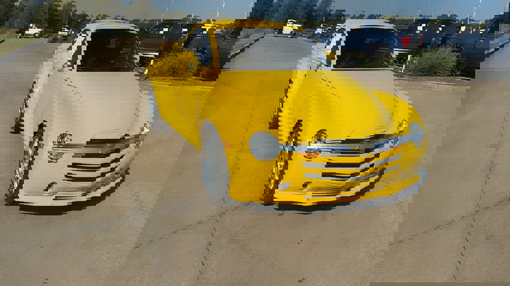 2004 Chevrolet SSR Base photo 3