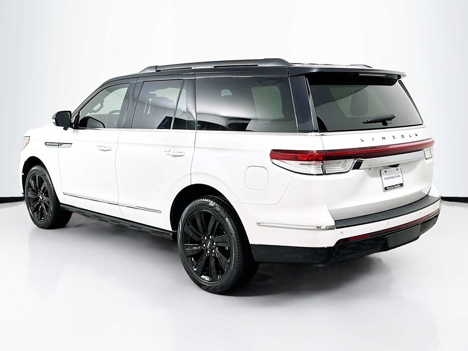 2024 Lincoln Navigator Black Label photo 2