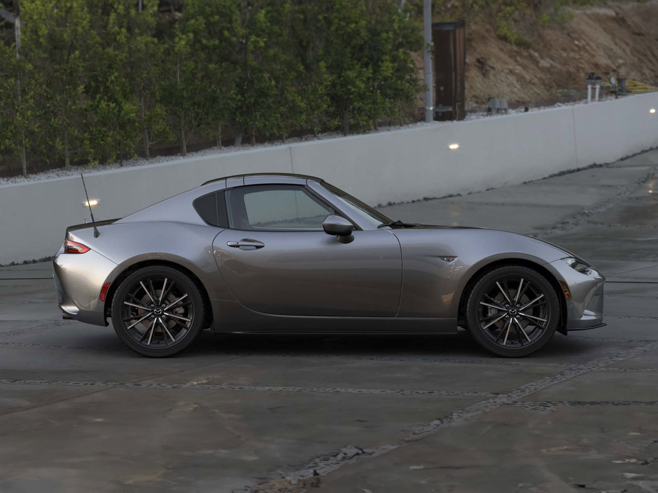 2025 Mazda MX-5 Miata Miata RF Grand Touring photo 2
