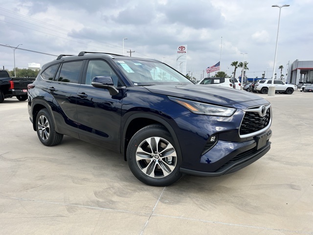 2026 Toyota Highlander XLE's photo