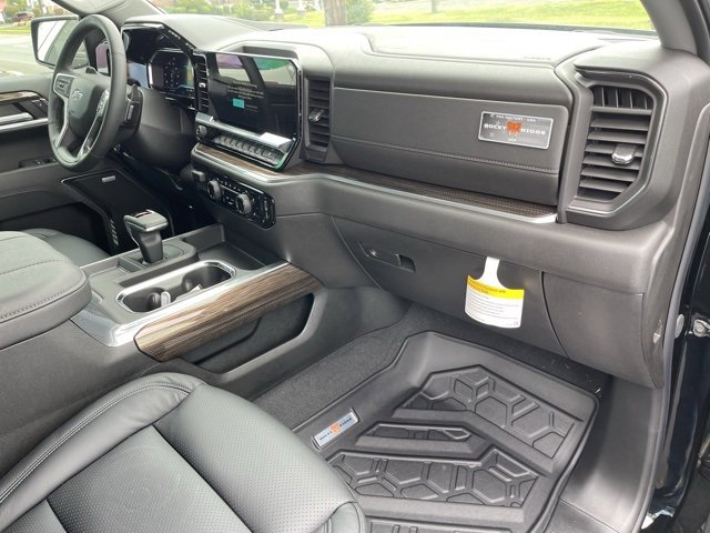 2025 Chevrolet Silverado 1500 RST photo 12