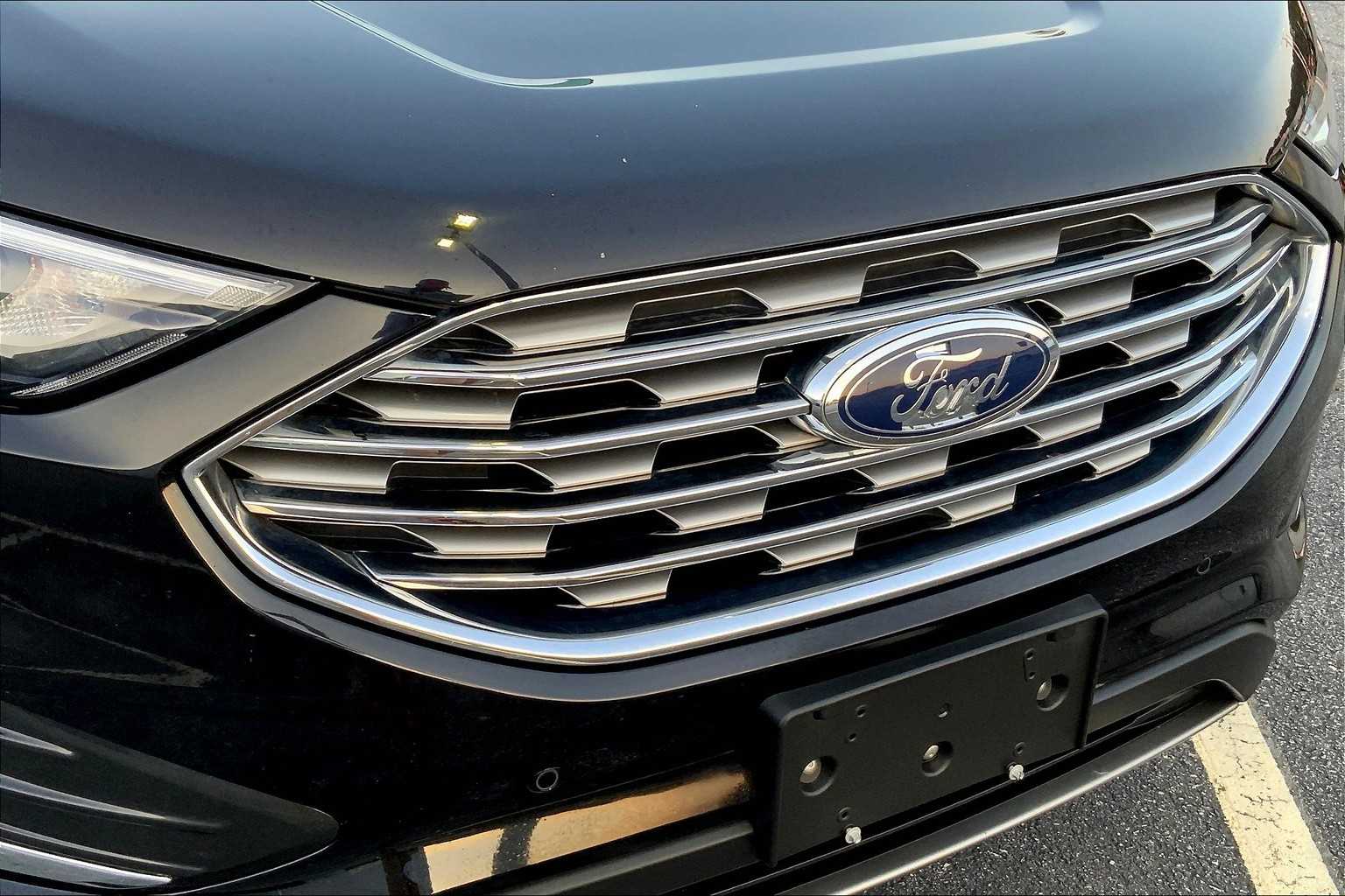 2023 Ford Edge Titanium photo 28