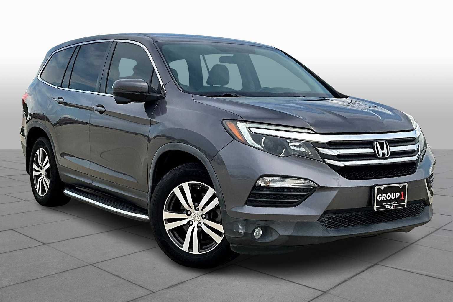 2017 Honda Pilot EX photo 2