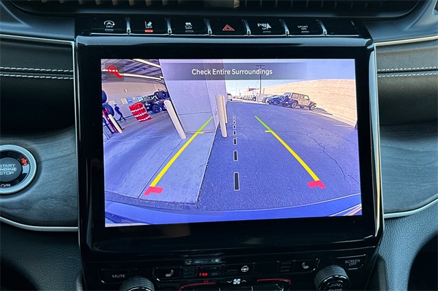 2023 Jeep Grand Cherokee Limited photo 3