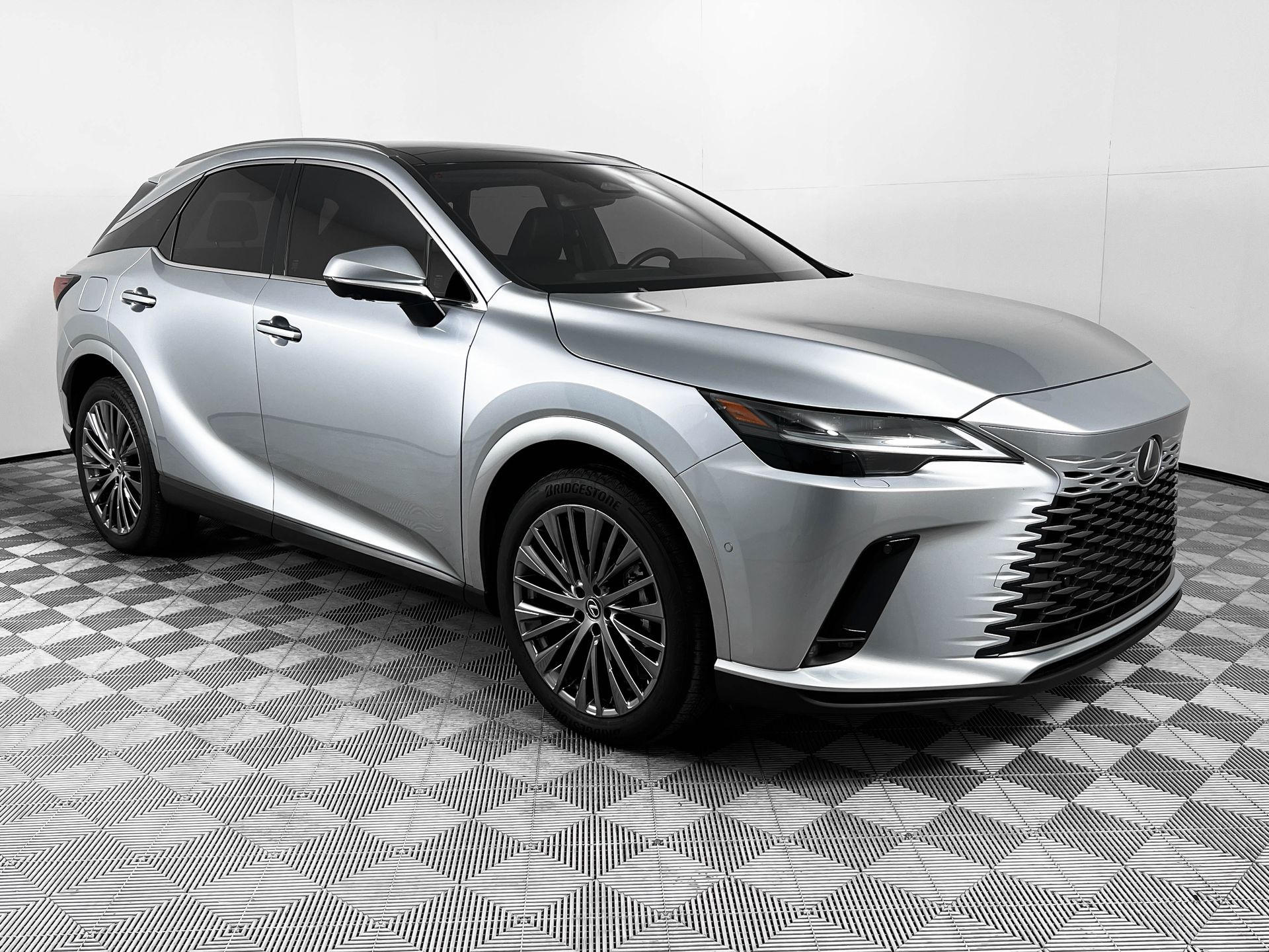 2024 Lexus RX PHEV 450h+'s photo