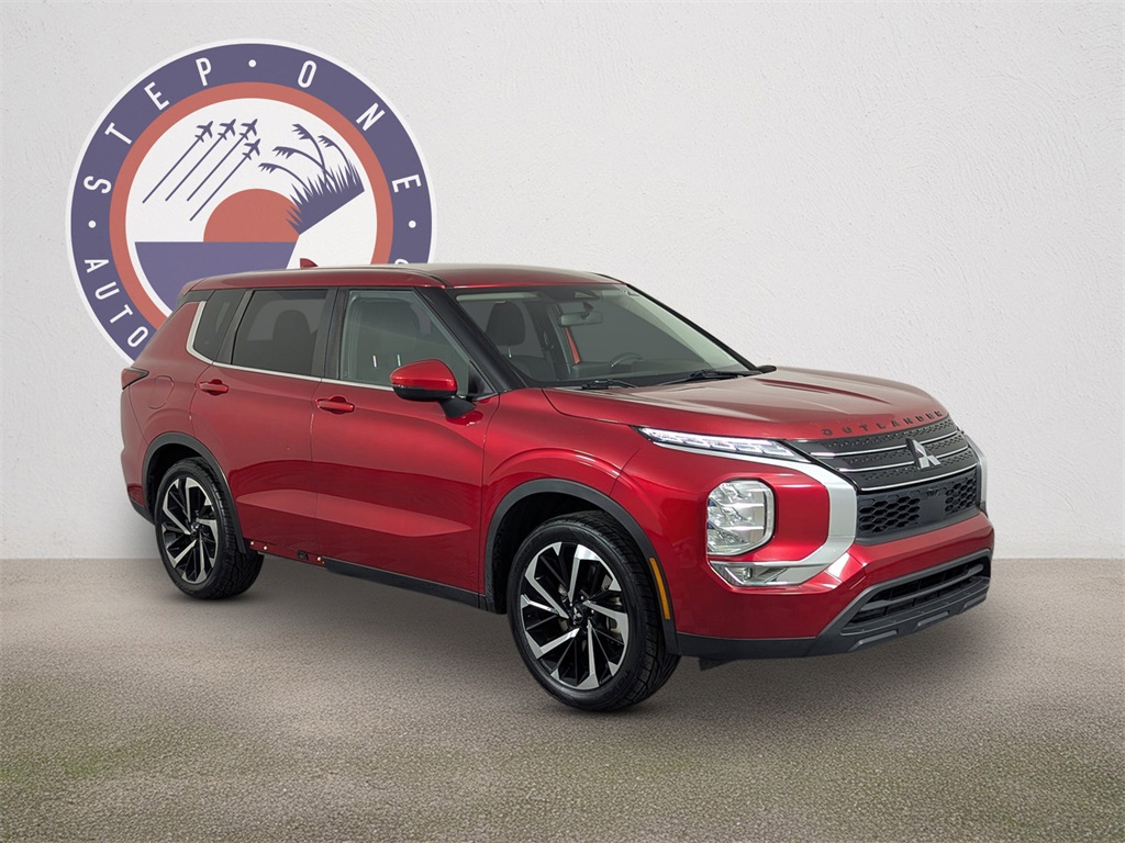 2022 Mitsubishi Outlander ES photo 2