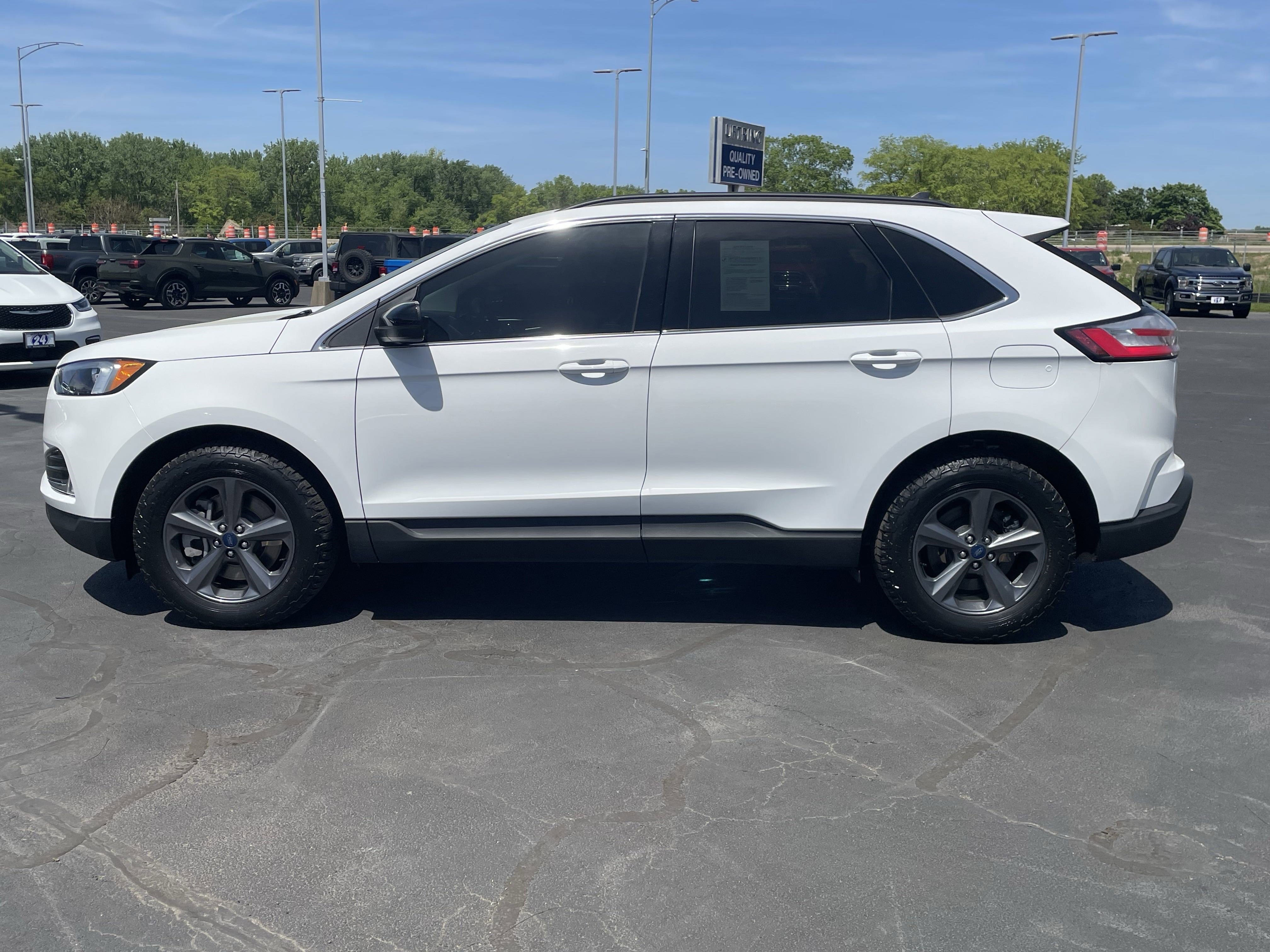 2022 Ford Edge SEL photo 2