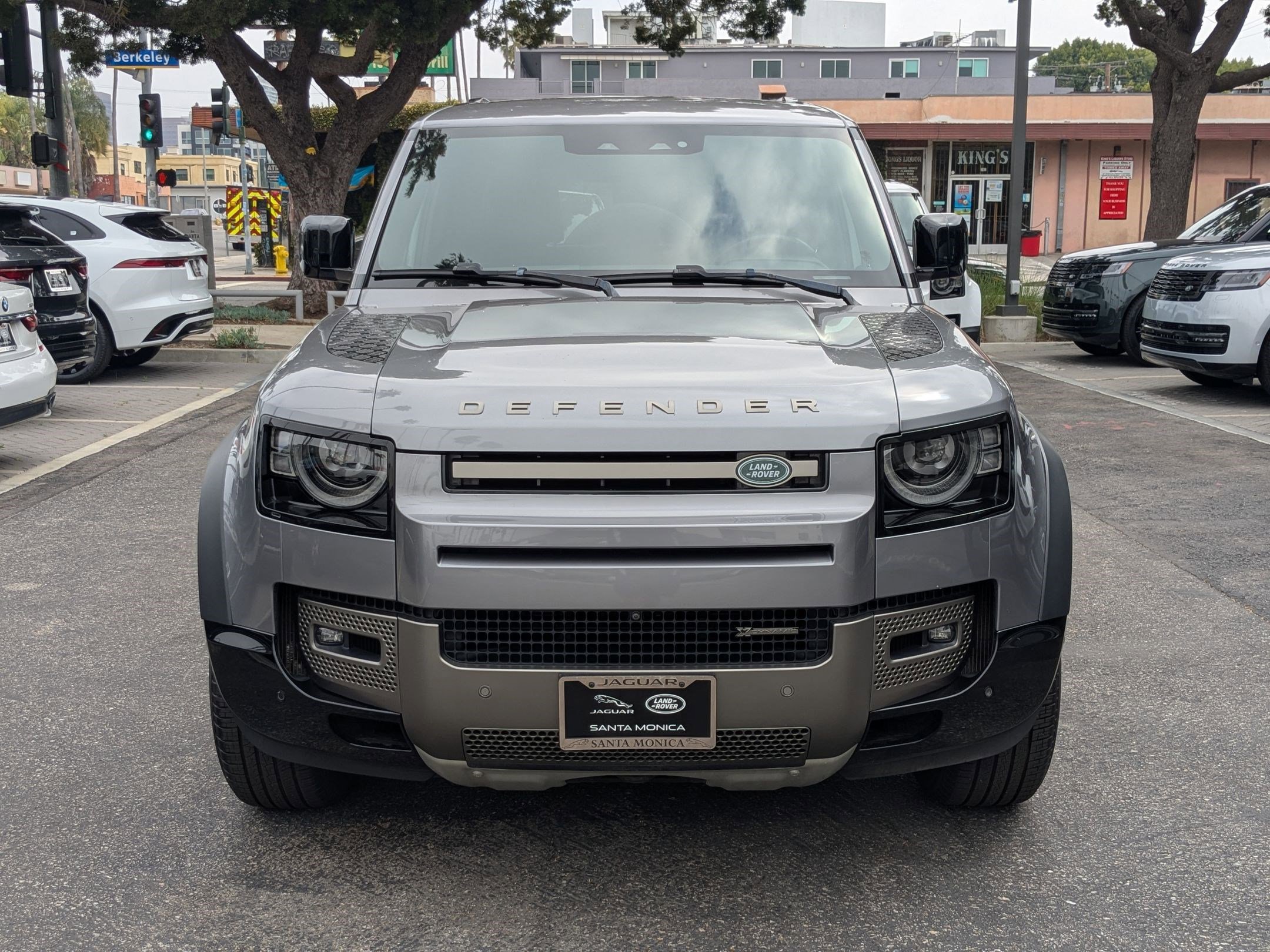 2022 Land Rover Defender X-Dynamic HSE photo 2