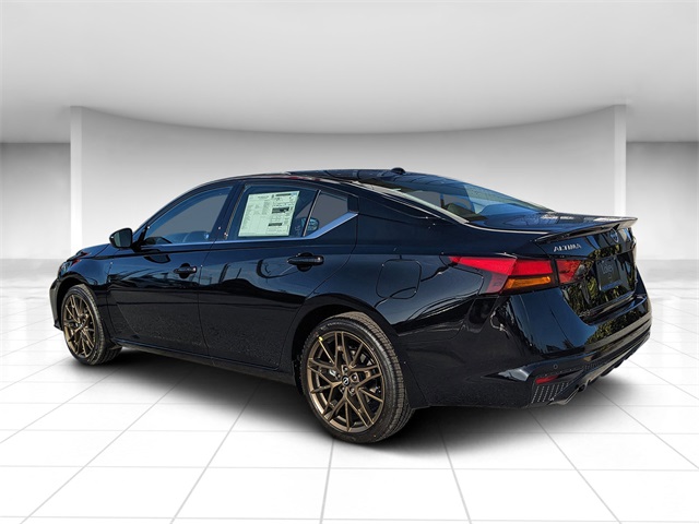 2025 Nissan Altima SR photo 3