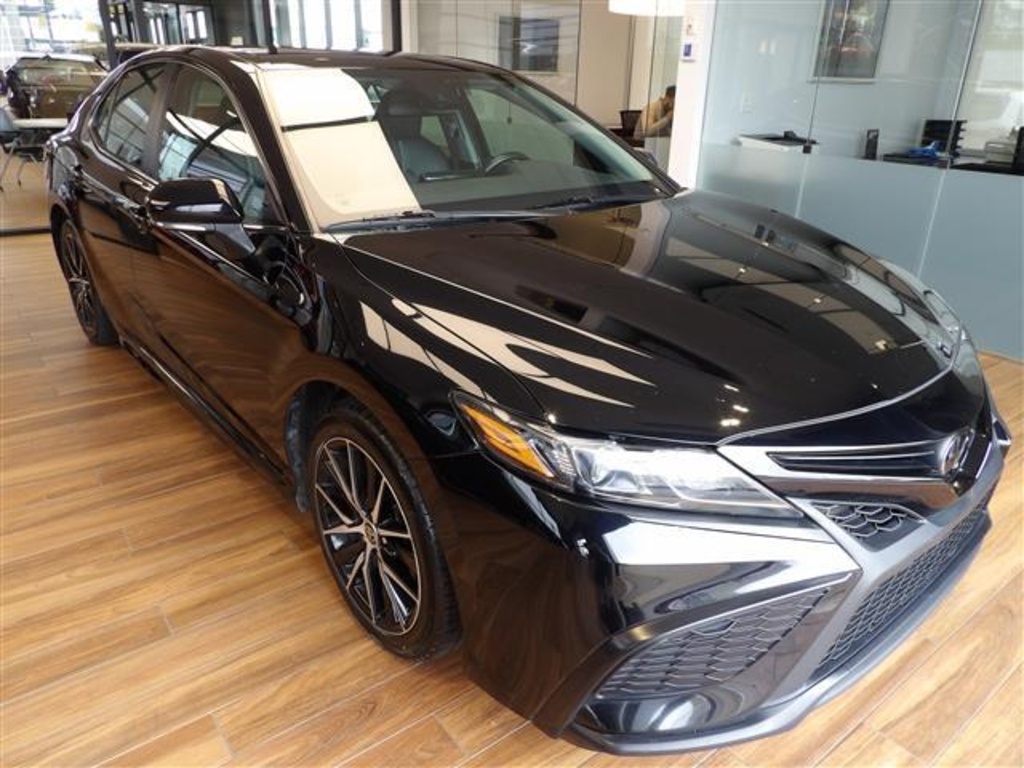 2023 Toyota Camry SE photo 3