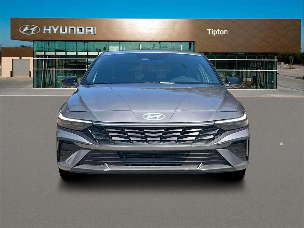 2025 Hyundai Elantra SEL Sport photo 3