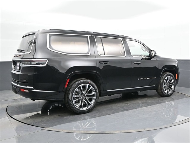 2024 Jeep Grand Wagoneer III photo 3