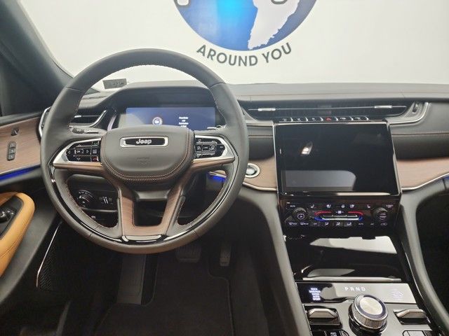 2025 Jeep Grand Cherokee Summit photo 15