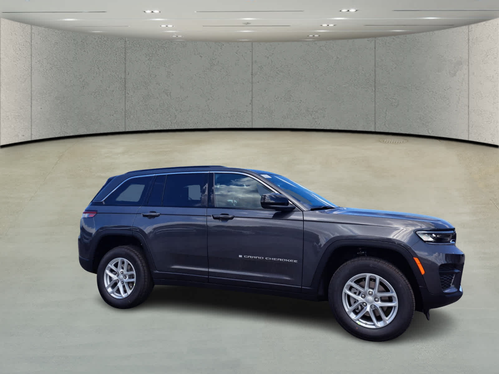2025 Jeep Grand Cherokee Laredo X photo 3