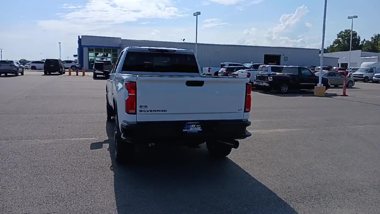 2025 Chevrolet Silverado 2500HD LT photo 7