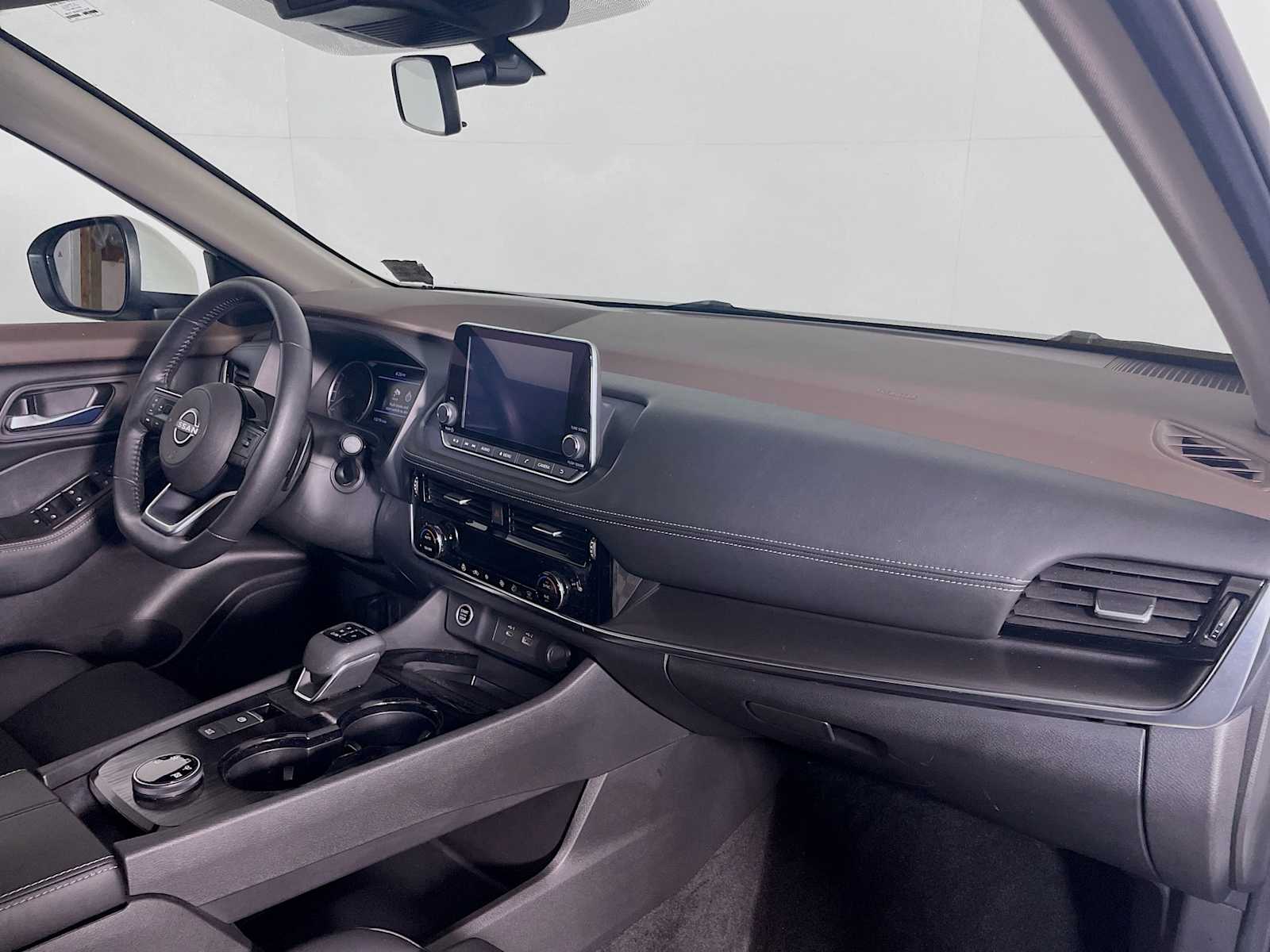 2022 Nissan Rogue SV photo 25