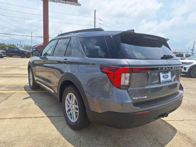 2025 Ford Explorer photo 3