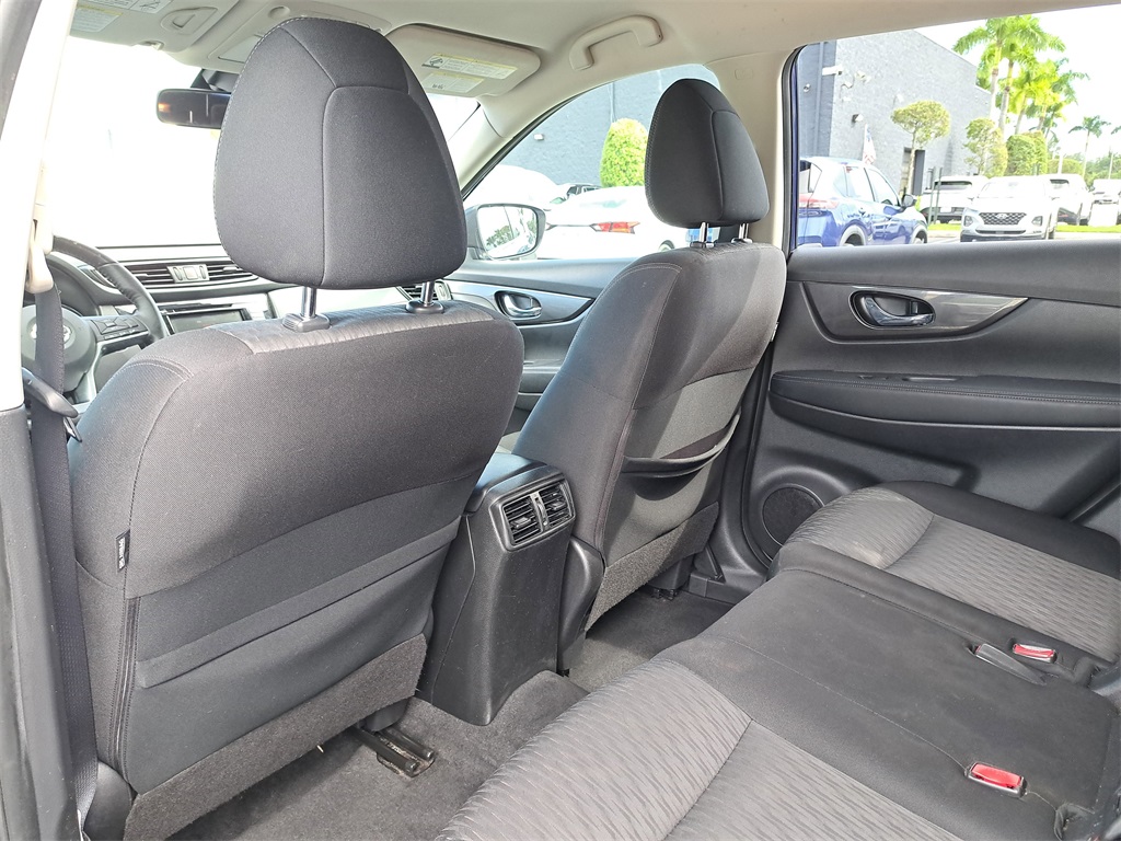 2020 Nissan Rogue SV photo 11