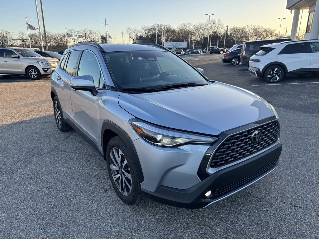2023 Toyota Corolla Cross XLE's photo