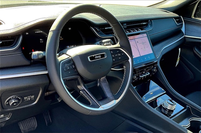 2025 Jeep Grand Cherokee Limited photo 4