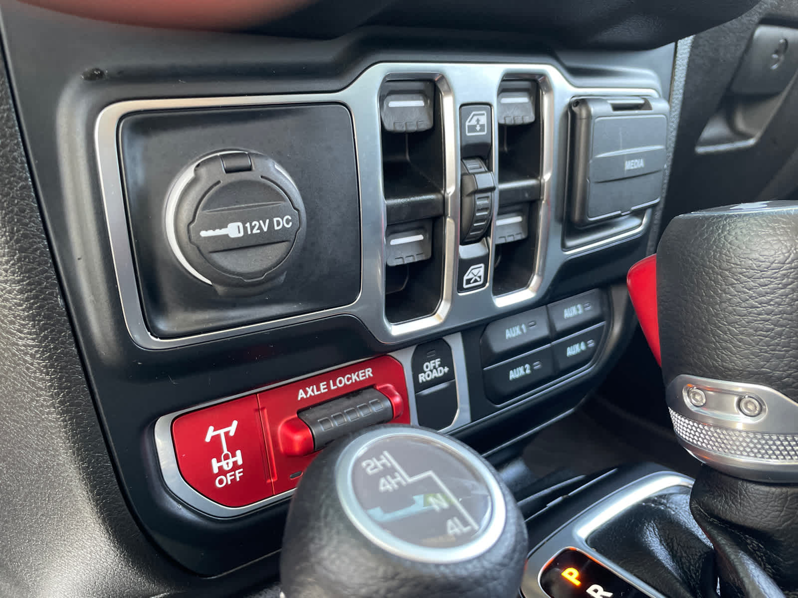 2024 Jeep Wrangler Willys photo 27