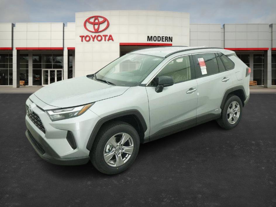2025 Toyota RAV4 LE's photo