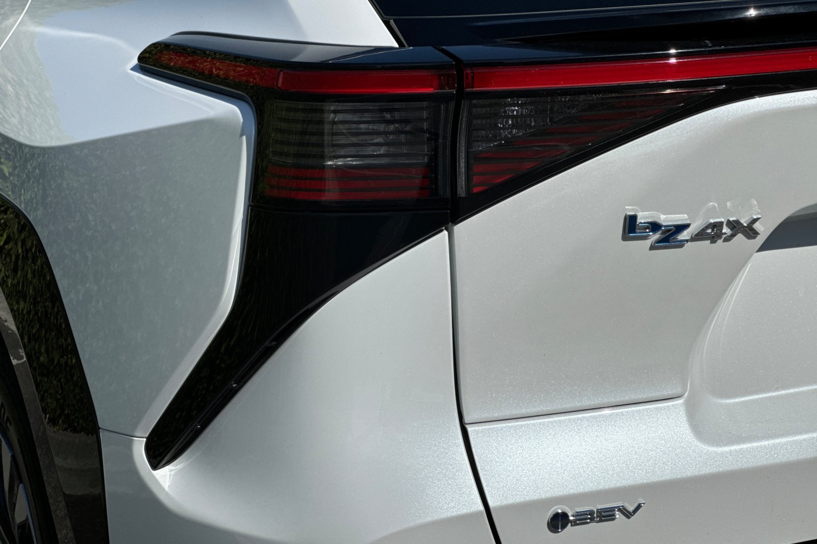 2025 Toyota bZ4X XLE photo 25