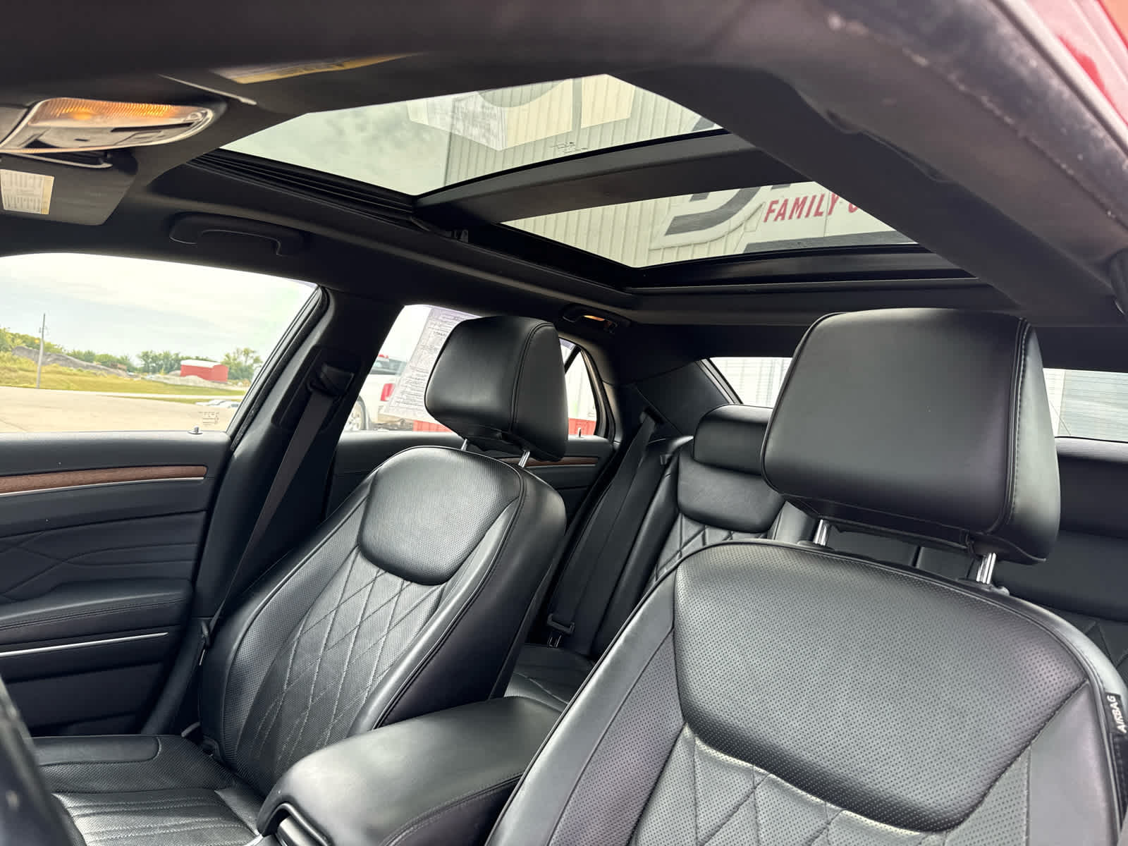 2015 Chrysler 300 Platinum photo 9
