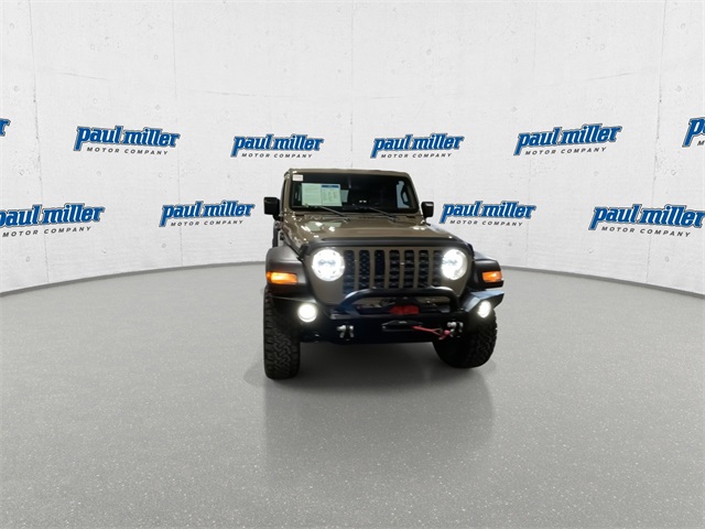 2020 Jeep Gladiator Sport photo 3